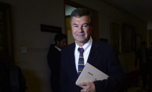 Renuncia con elástico: Manuel José Ossandón vuelve a militar en Renovación Nacional