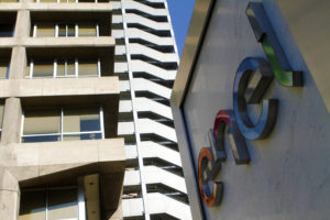 Reglamento respalda a Enel: sólo indemnizará a quienes sufrieron más de 20 horas de corte de luz