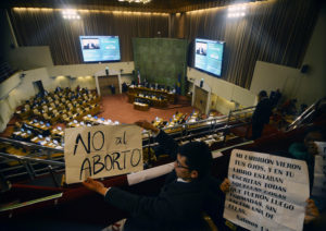 Cadem: 70% está de acuerdo con la despenalización del aborto