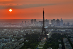 Francia se compromete a cerrar hasta 17 plantas nucleares
