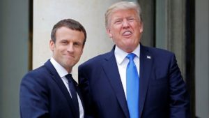 VIDEO | Los 25 segundos más incómodos que le provocó Trump a Macron