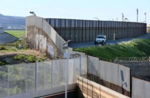 Pentagóno da luz verde a US$1.000 millones para construir muro en la frontera con México