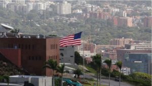 EE.UU. ordena a los familiares del personal de su embajada que abandonen Venezuela