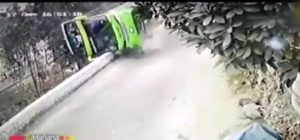 VIDEO | Cámara captó el momento exacto del volcamiento de bus en Perú que cobró la vida de dos chilenos