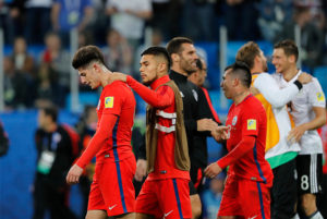 FOTOS l El hidalgo gesto de la Roja con los campeones alemanes