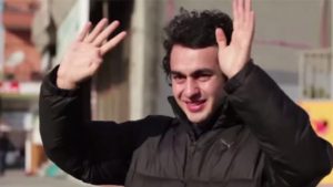 VIDEO | Emocionante: joven sordo es sorprendido por todo sus vecinos