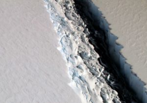 Científicos informaron del desprendimiento del iceberg más grande de la Antártica