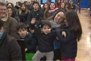 VIDEO | La emoción de un niño que podrá estudiar gracias a la tómbola