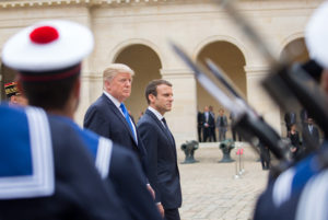 VIDEO l Banda militar francesa toca a Daft Punk y Trump no entiende nada