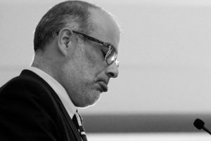 Tres efectos concretos de la rebaja en la calificación Riesgo País