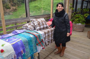 Jefas de hogar de Quintero apuestan por el emprendimiento con Telar María