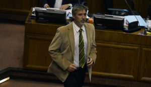 Proveedor de Rossi declaró que senador le pidió emitir factura a SQM