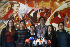 Periodista de CNN le da en el piso a la Confech por su apoyo a Maduro