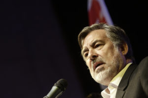 Guillier presentará propuesta de pensiones y la debatirá con las AFP