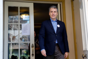 Andrés Velasco coquetea con la DC: 