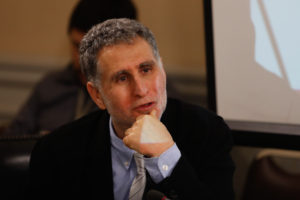 Farcas intenta defender el Control Preventivo pero diputado PS lo baja de la nube con un solo número