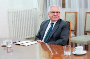 Diputados DC rechazan modificar fecha de interpelación a Mario Fernández por duelo de Chile