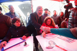 VIDEO | Guillier convoca a caminata para inscribir candidatura y estrena logo de campaña