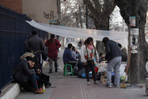 FOTOS | Padres acamparon desde el viernes para encontrar matrícula en colegio de La Cisterna