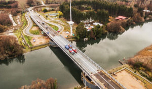 Ministerio de Obras Públicas reconoce errores de diseño en el Puente Cau Cau