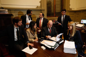 Diputados de Chile Vamos llegan al TC y apelan al Informe Rettig para rechazar aborto tres causales