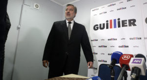 Guillier responde al fuego amigo por críticas al comando: 