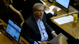 Ricardo Rincón no se rinde y presenta recurso de protección contra Goic tras su bajada