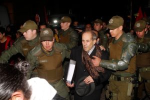 Aborto tres causales: ministro del Tribunal Constitucional fue agredido por manifestantes