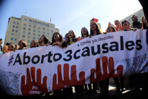 Ley que despenaliza el aborto en tres causales entraría en vigencia en enero de 2018