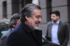 Guillier busca dejar atrás polémica con los bancos y espera su última esperanza de financiamiento