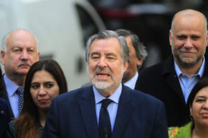 Guillier se compara con Obama tras rechazo a crédito del BancoEstado: 