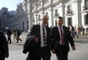 Valdés llega a La Moneda para definir su continuidad en Hacienda
