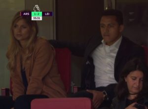 Alexis y Mayte vieron en el estadio la remontada de Arsenal en inicio de la Premier League