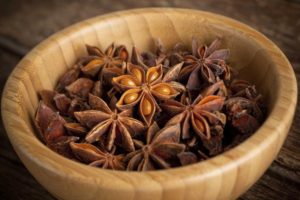 Advierten sobre el peligro de uso de anís estrellado en lactantes