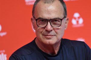 VIDEO l Bielsa atacó a periodista en plena conferencia de prensa