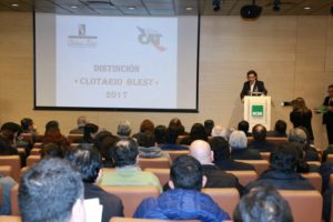 Distinguen a gerente general de la ACHS por su apoyo al desarrollo sindical