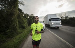 Matías Anguita cumple un mes corriendo por el Desafío Superando Fronteras