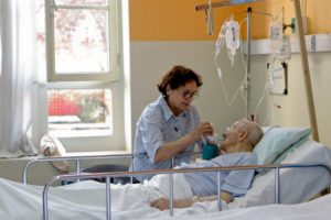 Alzheimer y cuatro tipos de cáncer podrían ser incorporados al AUGE
