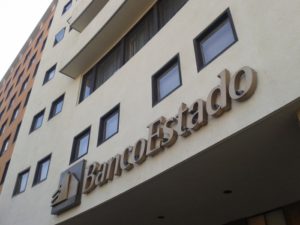 Filial MicroEmpresas de BancoEstado se va a huelga por primera vez en 22 años