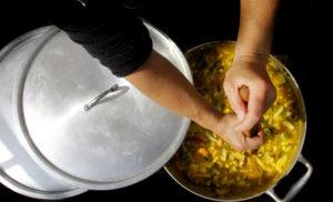 Jefas de hogar de Hualpén apuestan por la capacitación en manipulación de alimentos