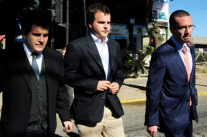 FOTO | Popular bar santiaguino crea irónico afiche con imagen de Martín Larraín para 