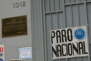 Funcionarios del Servicio Médico Legal iniciaron paro indefinido por mejoras laborales