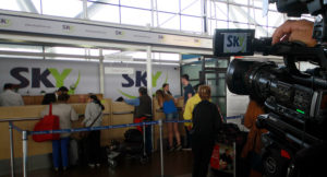 Pasajero logra millonaria e inédita indemnización de Sky Airlines por incidente antes del despegue