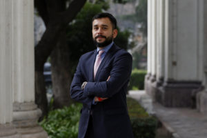 Óscar Rementería suspendió su vocería en el Movilh para enfocarse en su candidatura senatorial
