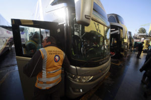 Fiscalizadores de buses se van a paro: no habrá revisiones en el fin de semana largo