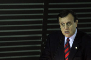 Ex presidentes de la FEUC defienden a rector Sánchez por postura anti aborto