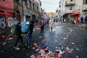 Diputado UDI llega a la Justicia para impedir Carnaval Mil Tambores en Valparaíso