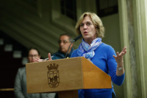 Matthei echa pie atrás y decide no terminar con las clases nocturnas del Liceo Lastarria