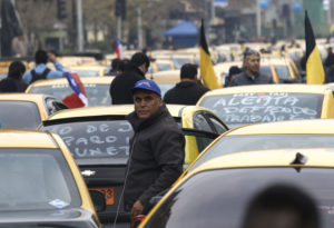Taxistas protestan contra Uber y Cabify en movilización no autorizada por la Intendencia