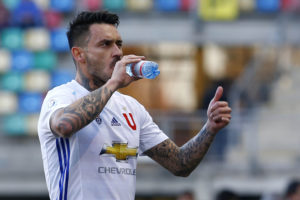 Respuestas furiosas de hinchas albos a Mauricio Pinilla por celebrar eliminación de Colo Colo